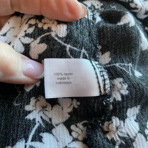 Lane Bryant Black & White Flowy Long Sleeve W/Keyhole v Neckline Plus 26/28 - Picture 6 of 8